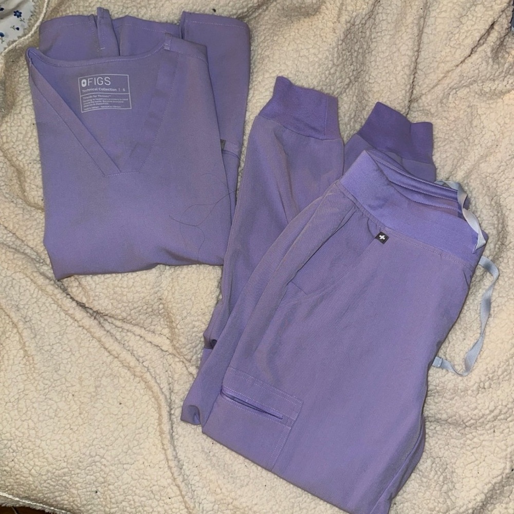 Figs lavender dew scrub set, NWOT, size small